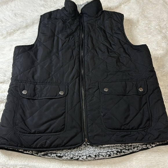 Sherpa Reversible‎ Vest - Picture 5 of 10